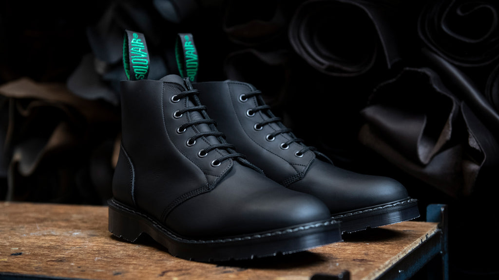 SOLOVAIR ASTRONAUT BOOT VS DERBY BOOT